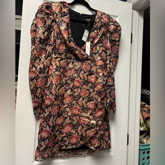 NWT Express Metallic Puff Sleeve Floral Deep V Dress Size Small - Picture 8 of 10